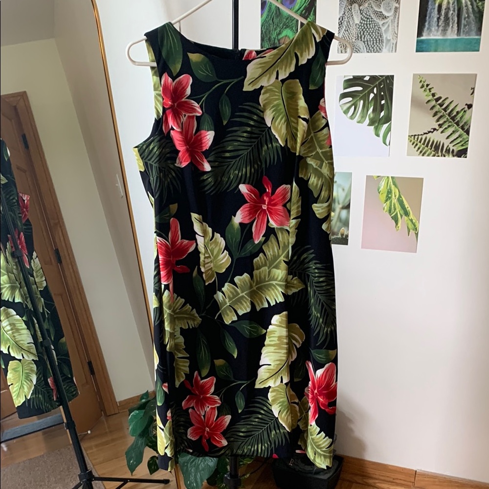 I.N. Studio Green and Red Sleeveless Sundress